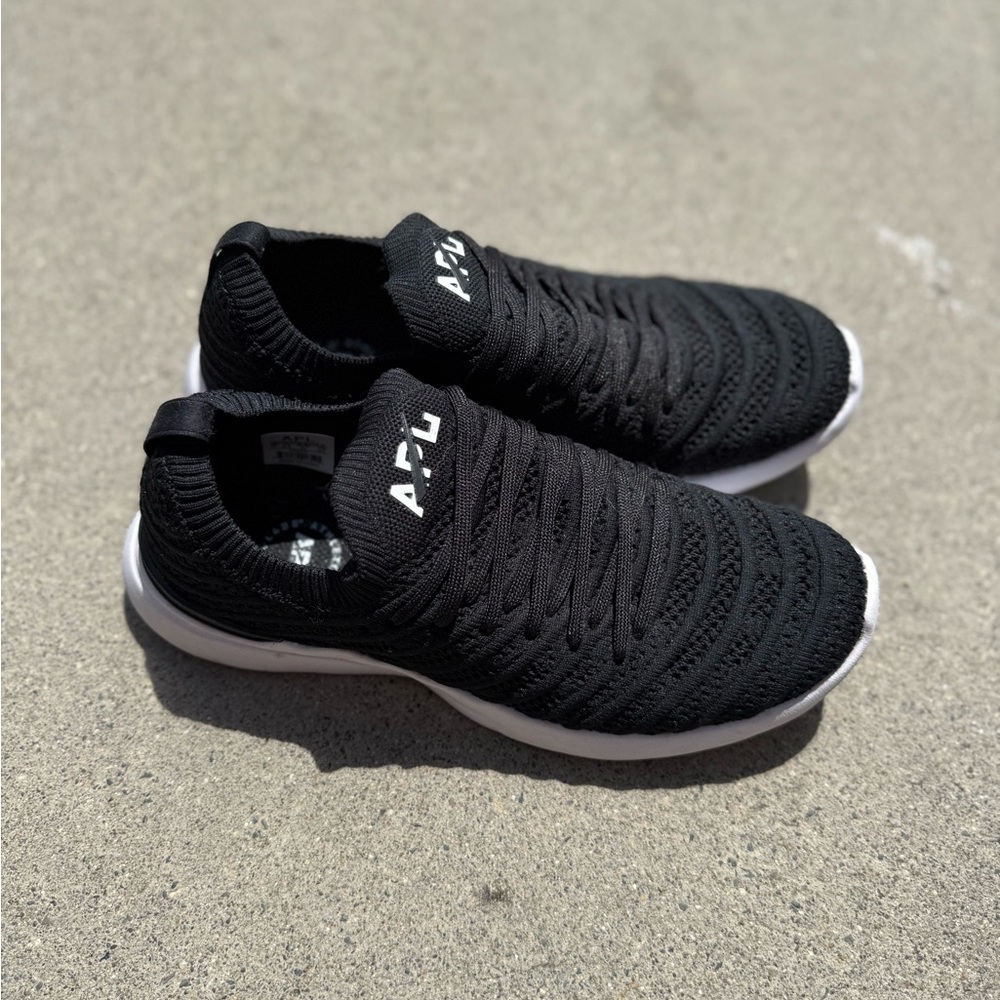 APL techloom wave black athletic running shoes women’s size 7 EUC